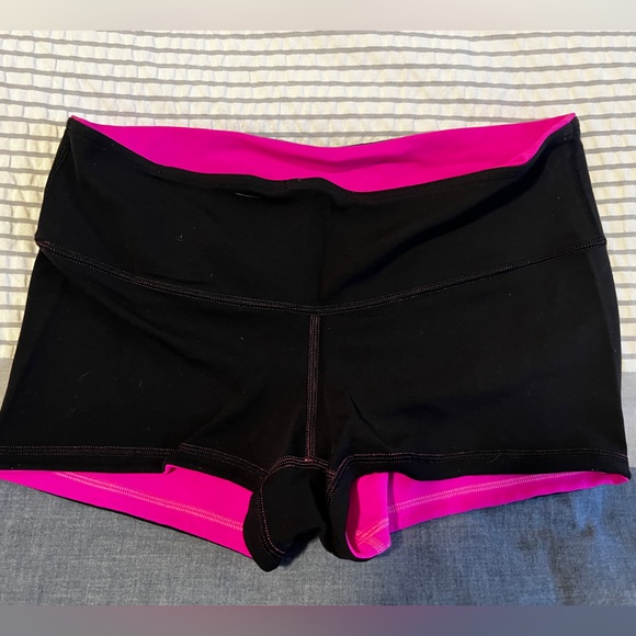 Lululemon short spandex shorts reversible - Picture 1 of 3